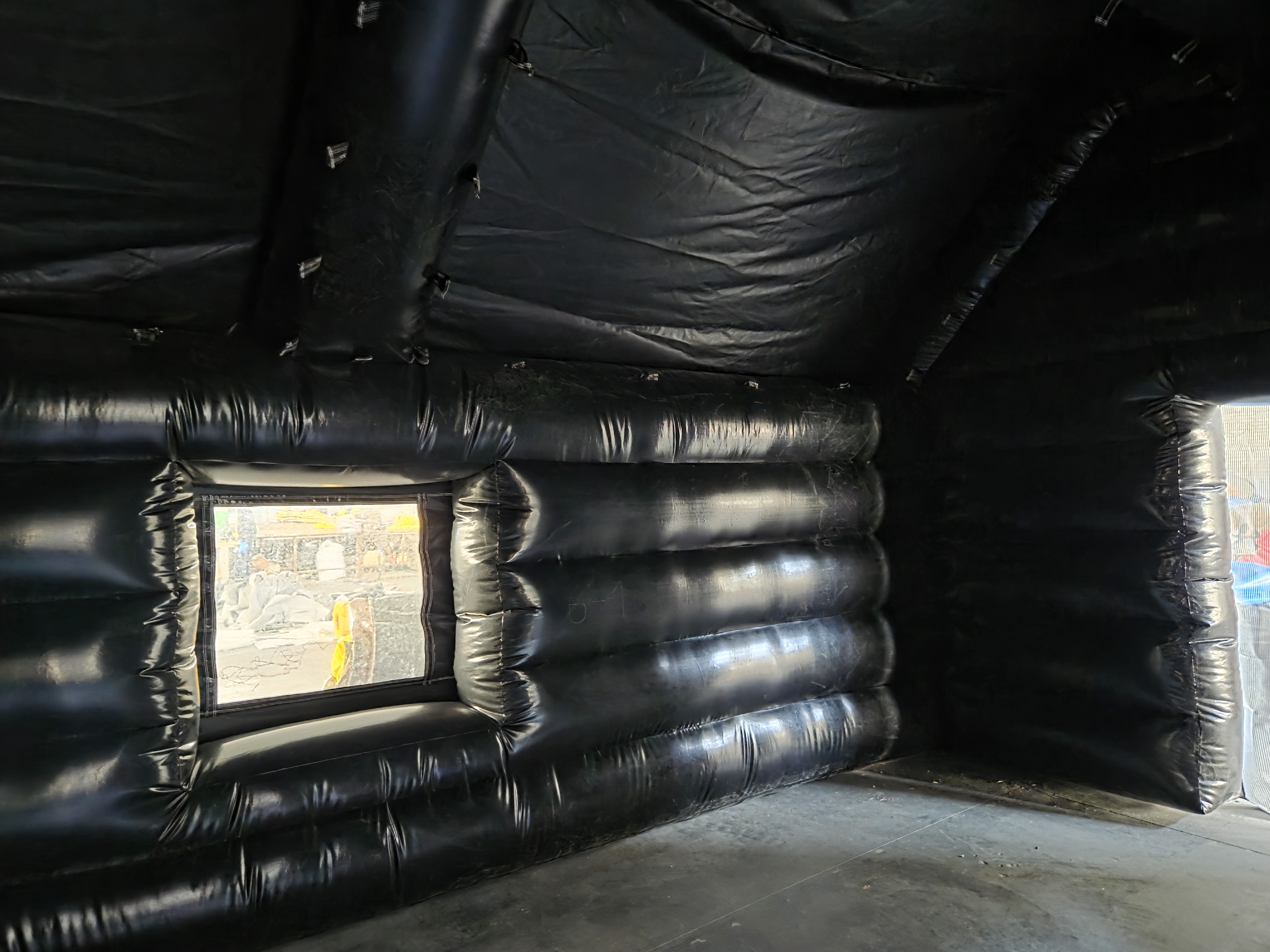 Aufblasbares Zelt - 8x5x4m - schwarz