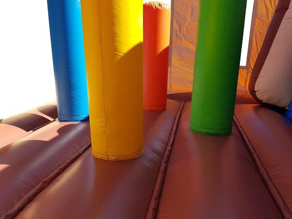 Hüpfburg 7x4 m - Pirat mit Rutsche