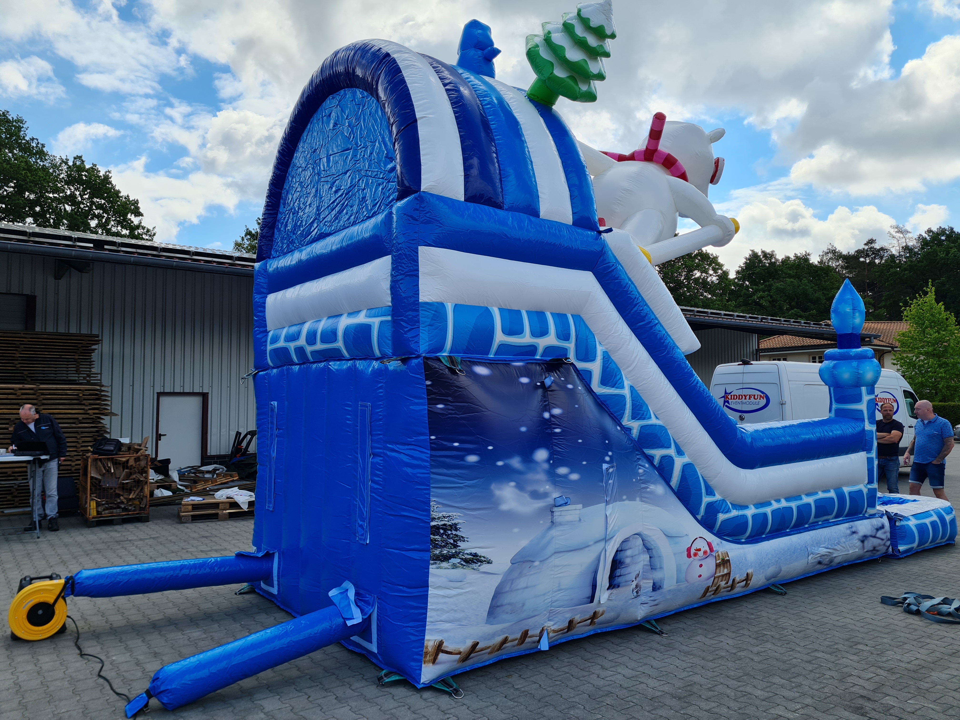 Rutsche mit Pool - Eisbär - 8,4x3,3 m 