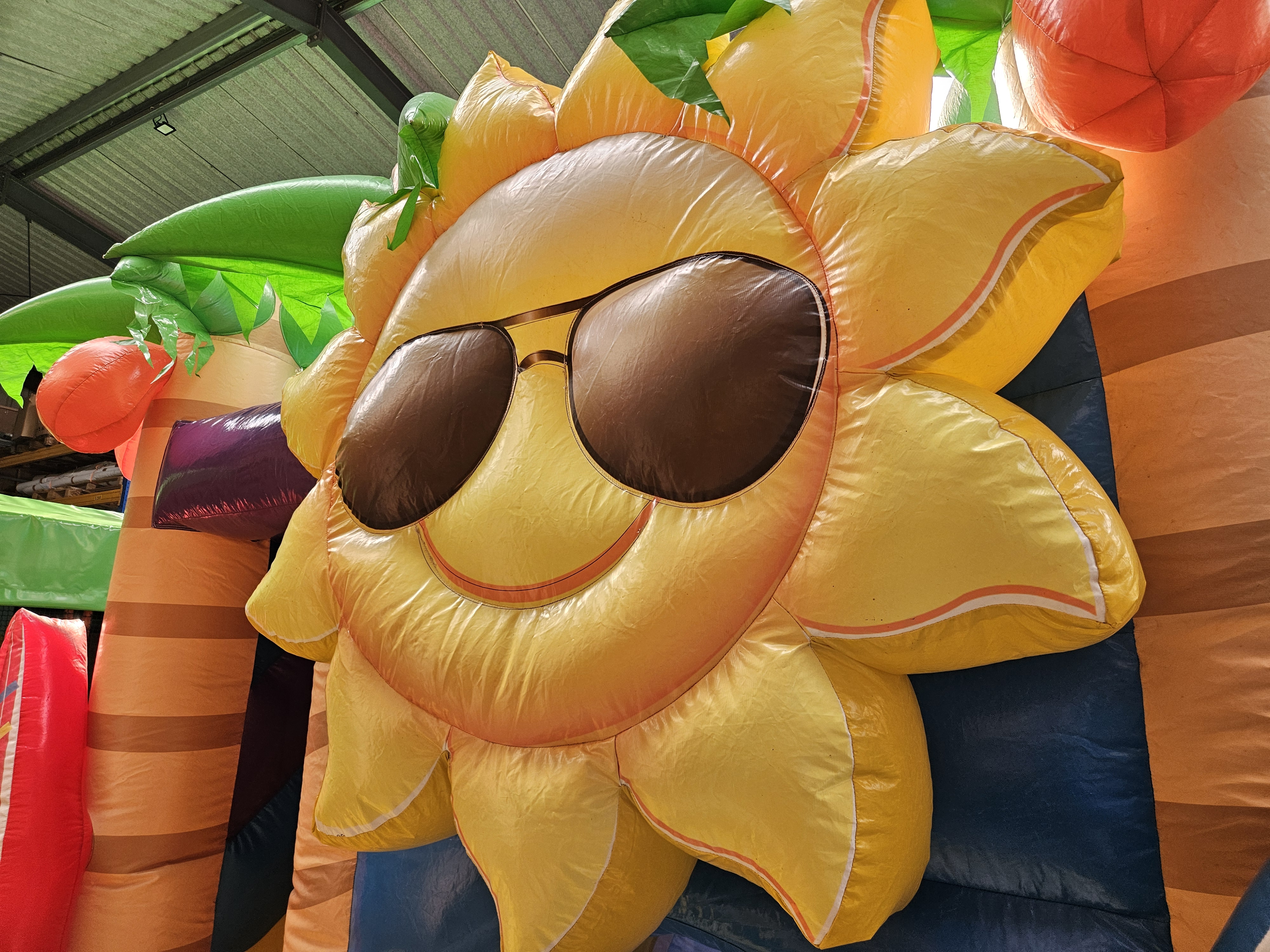 Hüpfburg 4,6x3,5 m - Multiplay Beach Party - gebrauchte Ausführung