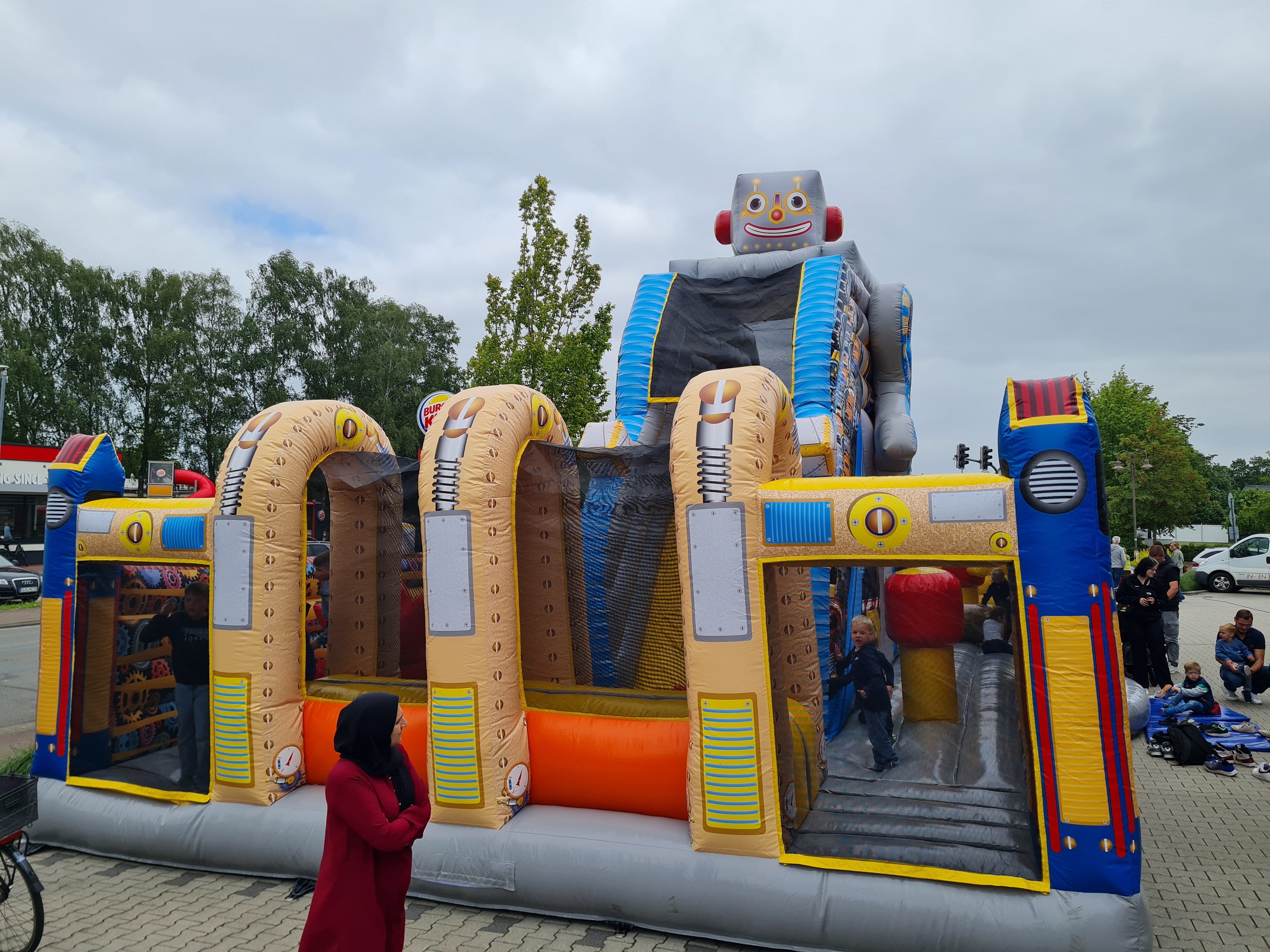 Hüpfburg 14x8 m - Robotics - gebraucht 