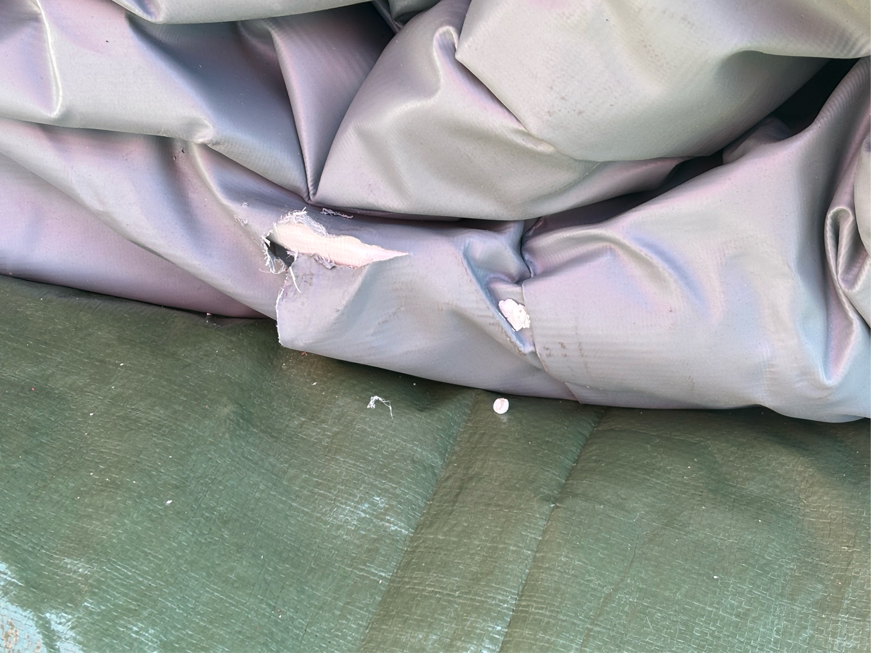 Hüpfburg 4x6 m - Pirateninsel mit Rutsche - mit Loch