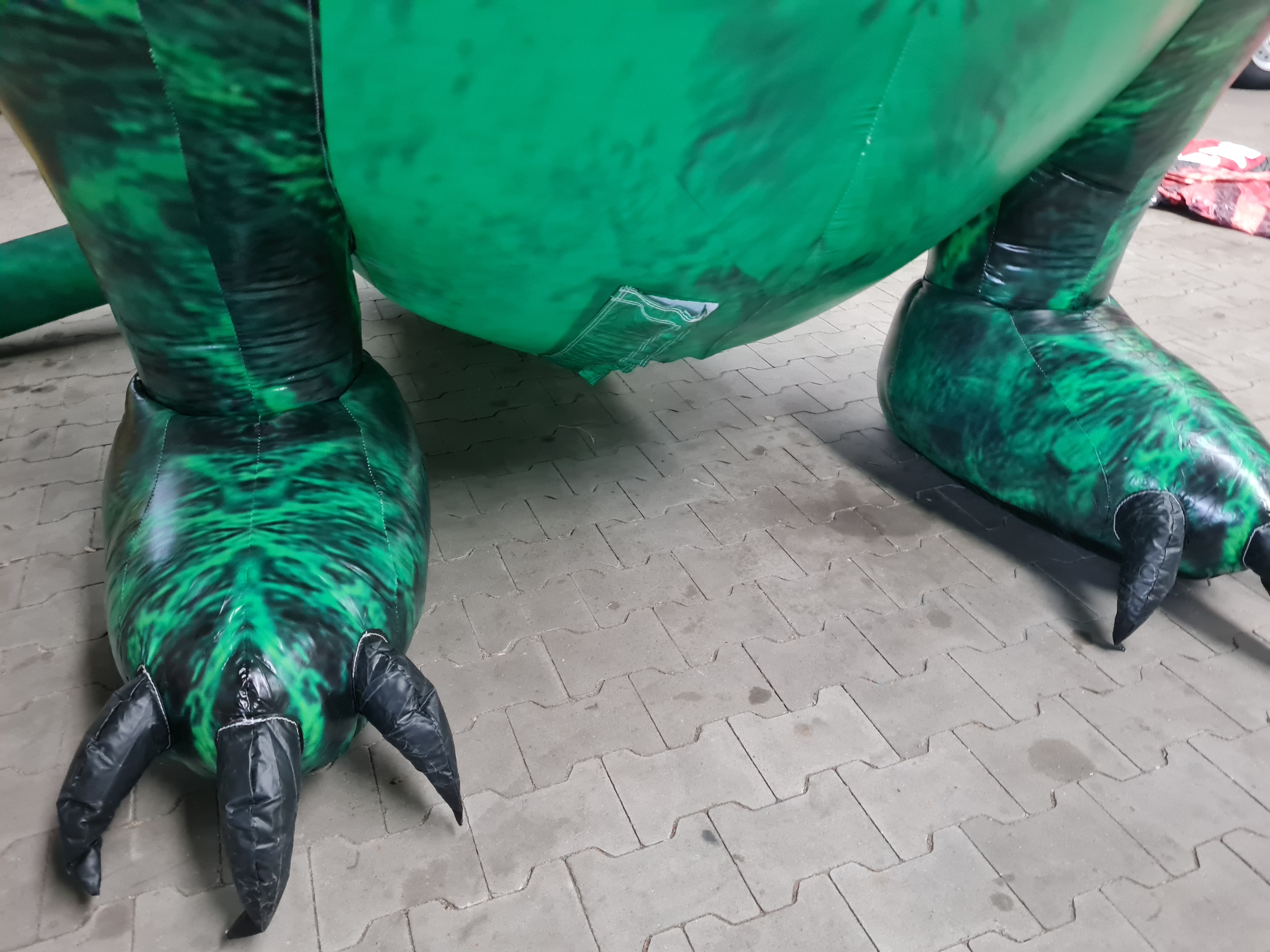  Dinosaurier - stehend - 5 m hoch - grün