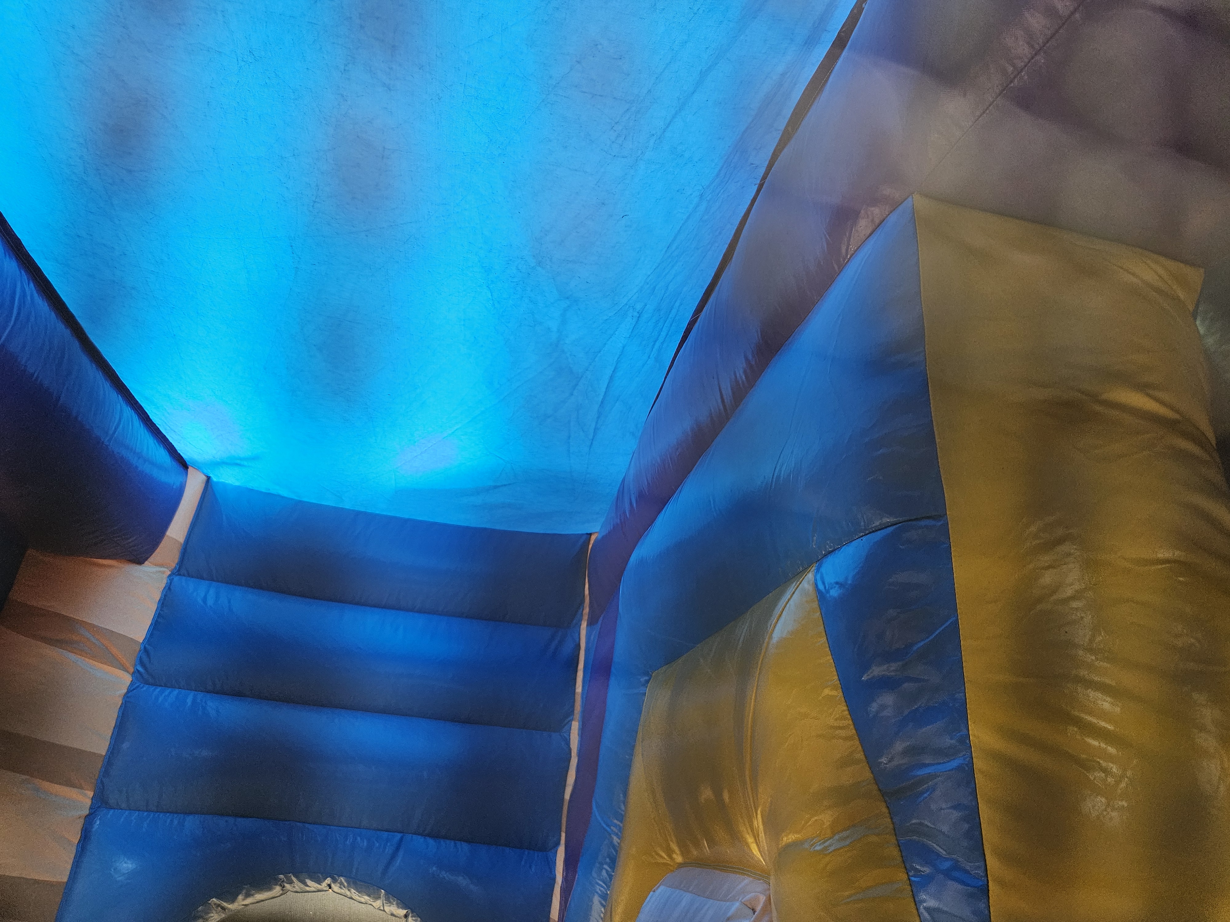 Hüpfburg 4,6x3,5 m - Multiplay Beach Party - gebrauchte Ausführung