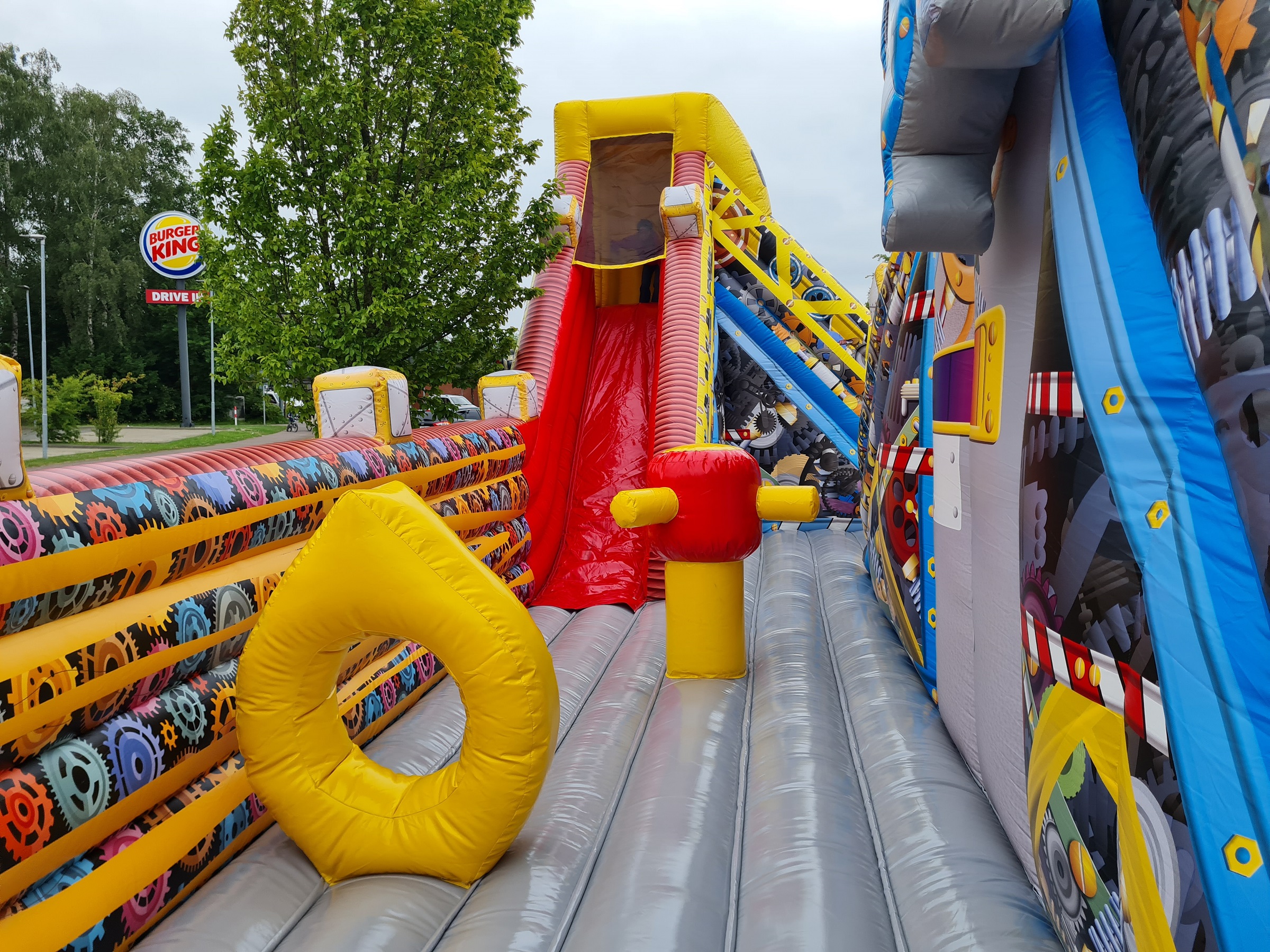 Hüpfburg 14x8 m - Robotics - gebraucht 