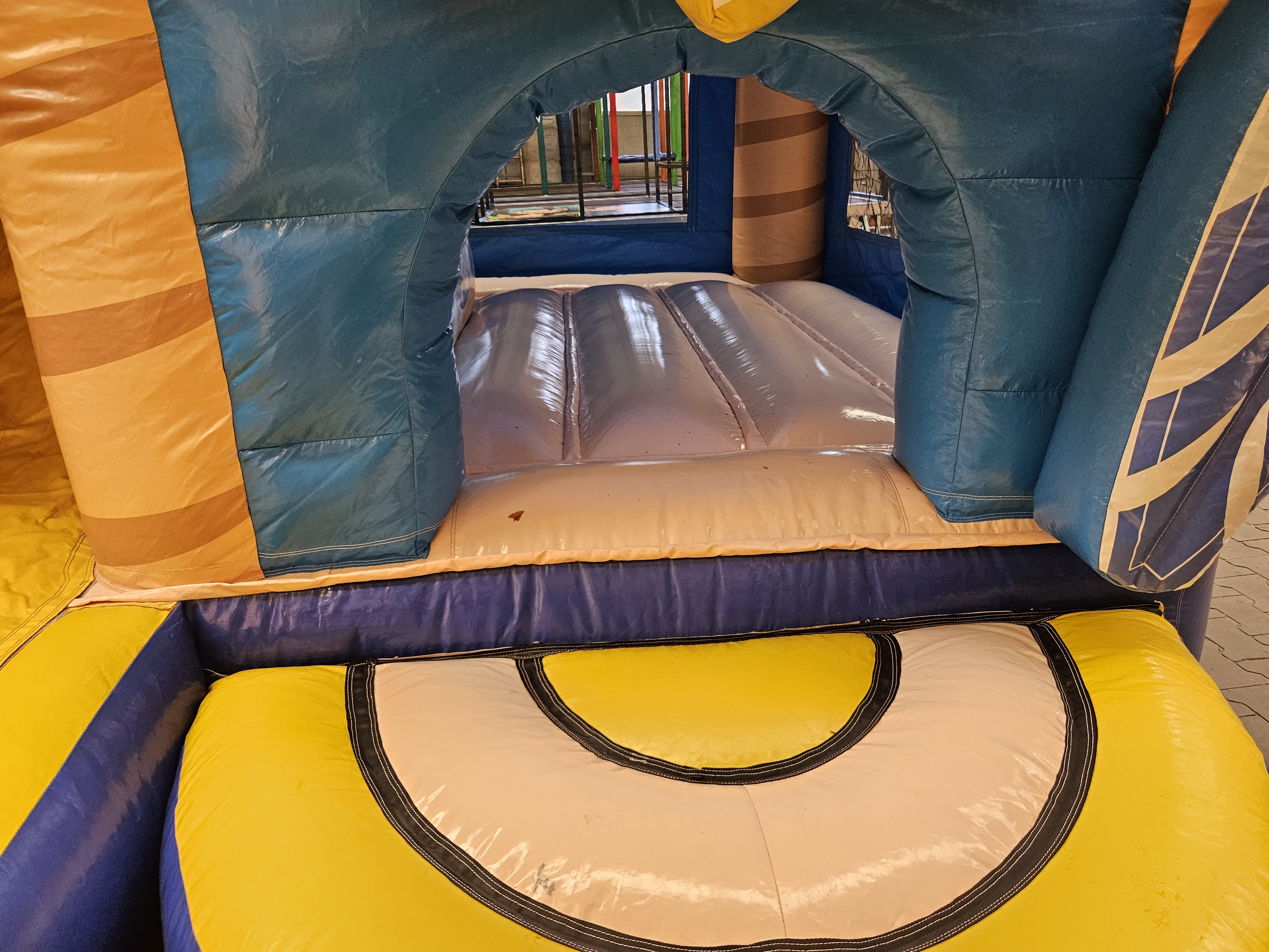 Hüpfburg 4,6x3,5 m - Multiplay Beach Party - gebrauchte Ausführung