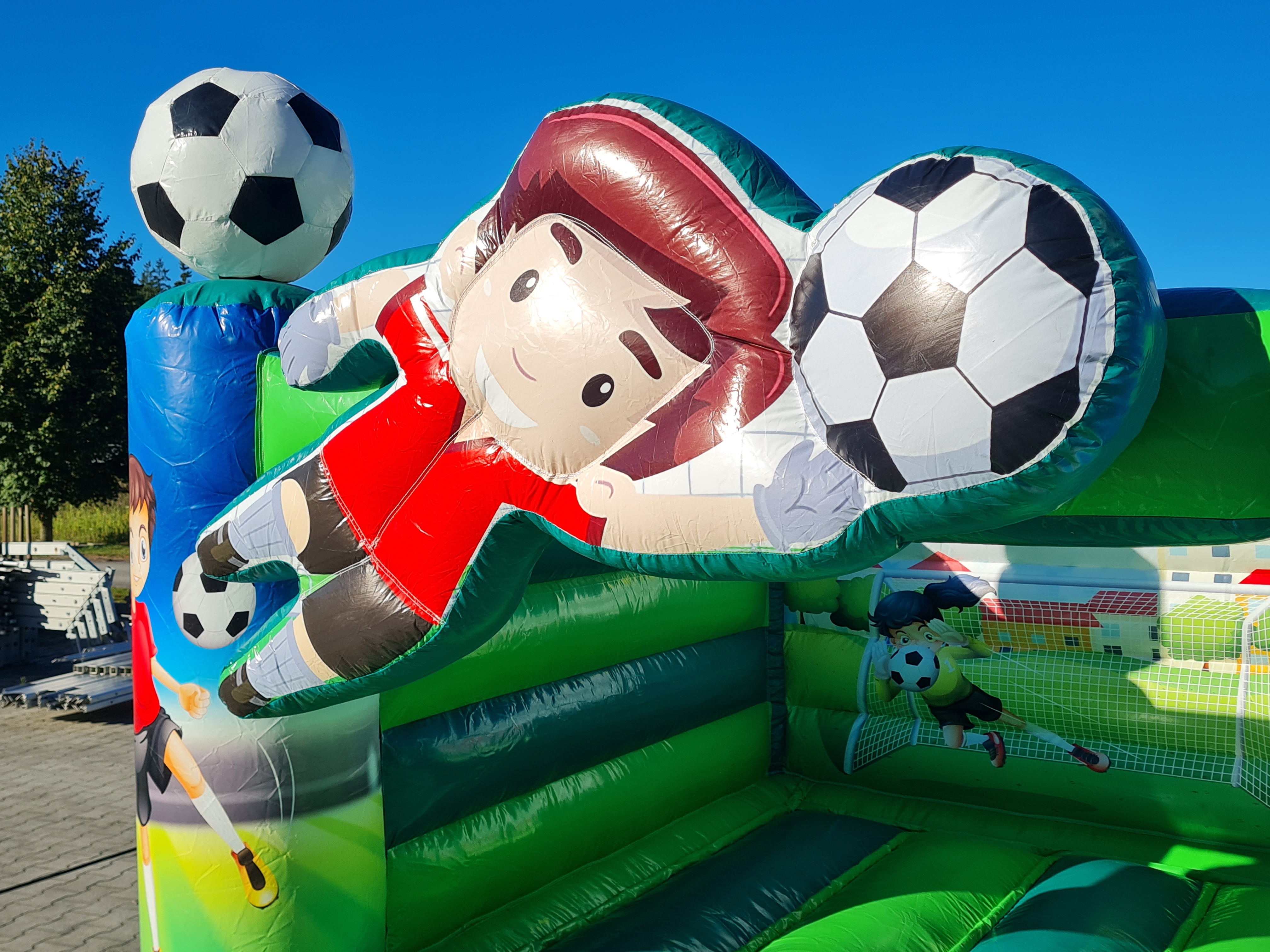 Hüpfburg 4,2x4 m - Fußball mit Rutsche