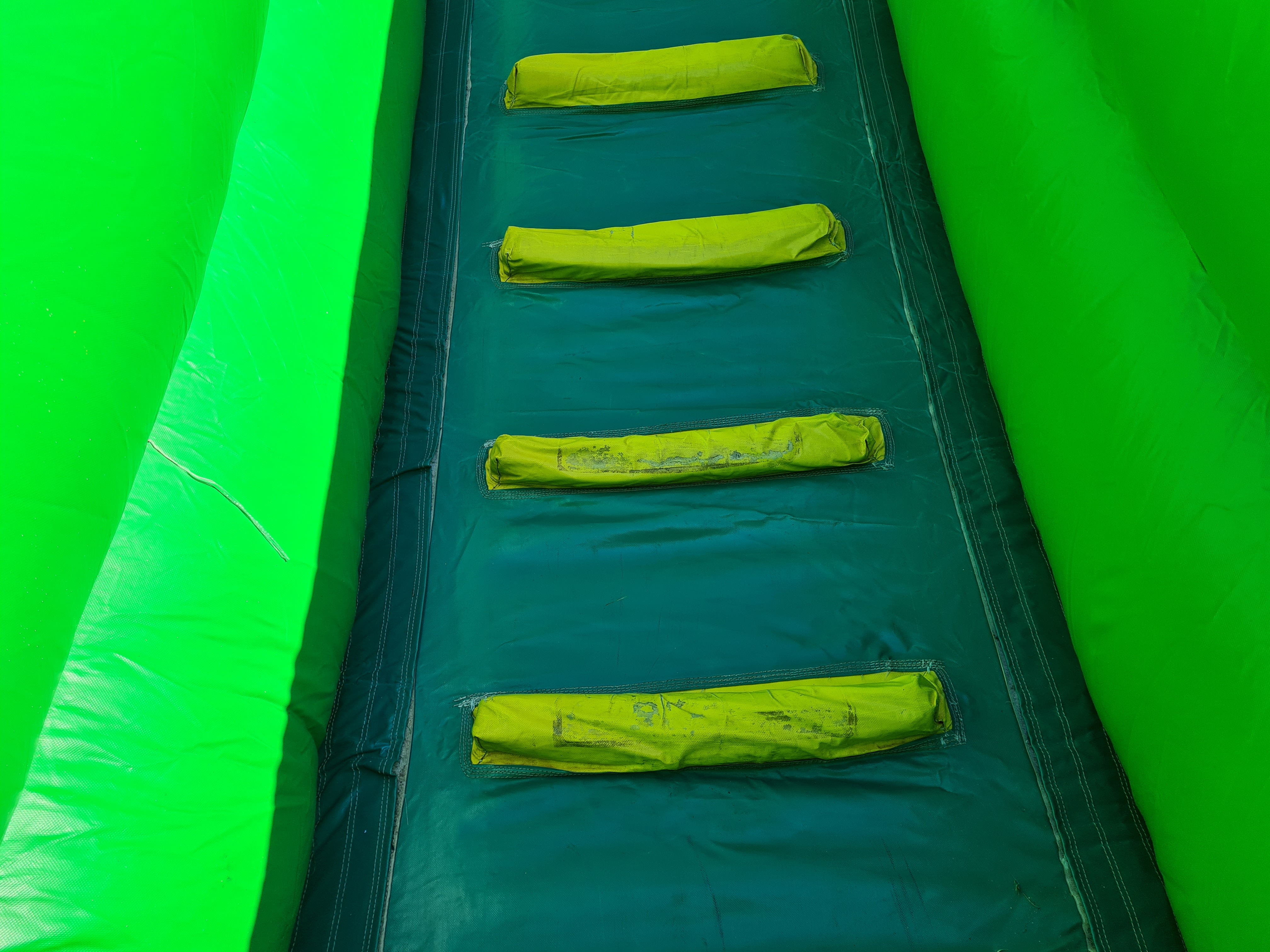 Rutsche mit Jungle-Motiv - 10x6,5 m - gebraucht