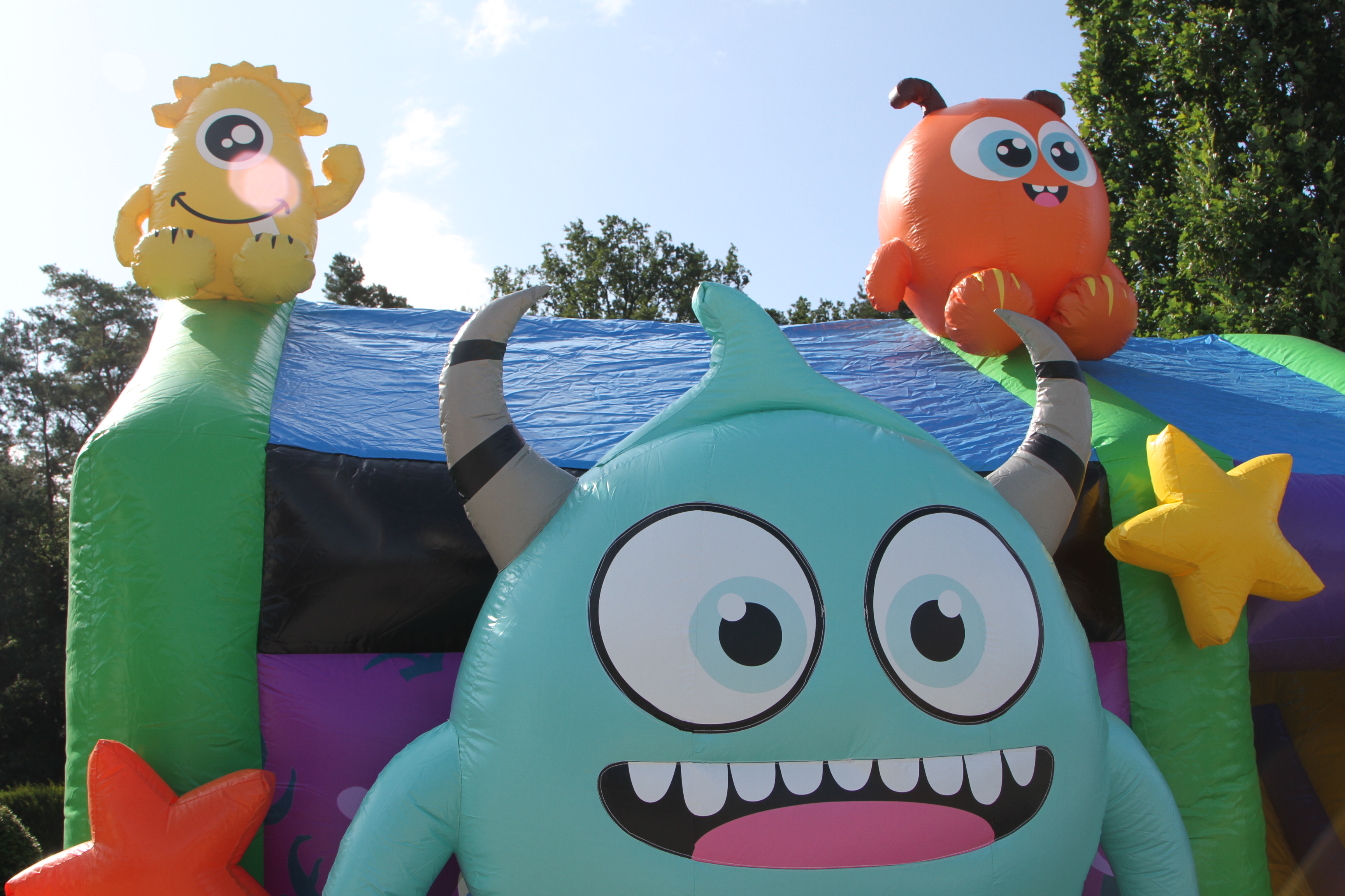 Multiplay-Hüpfburg 5x4 m - mit Rutsche - nette Monster