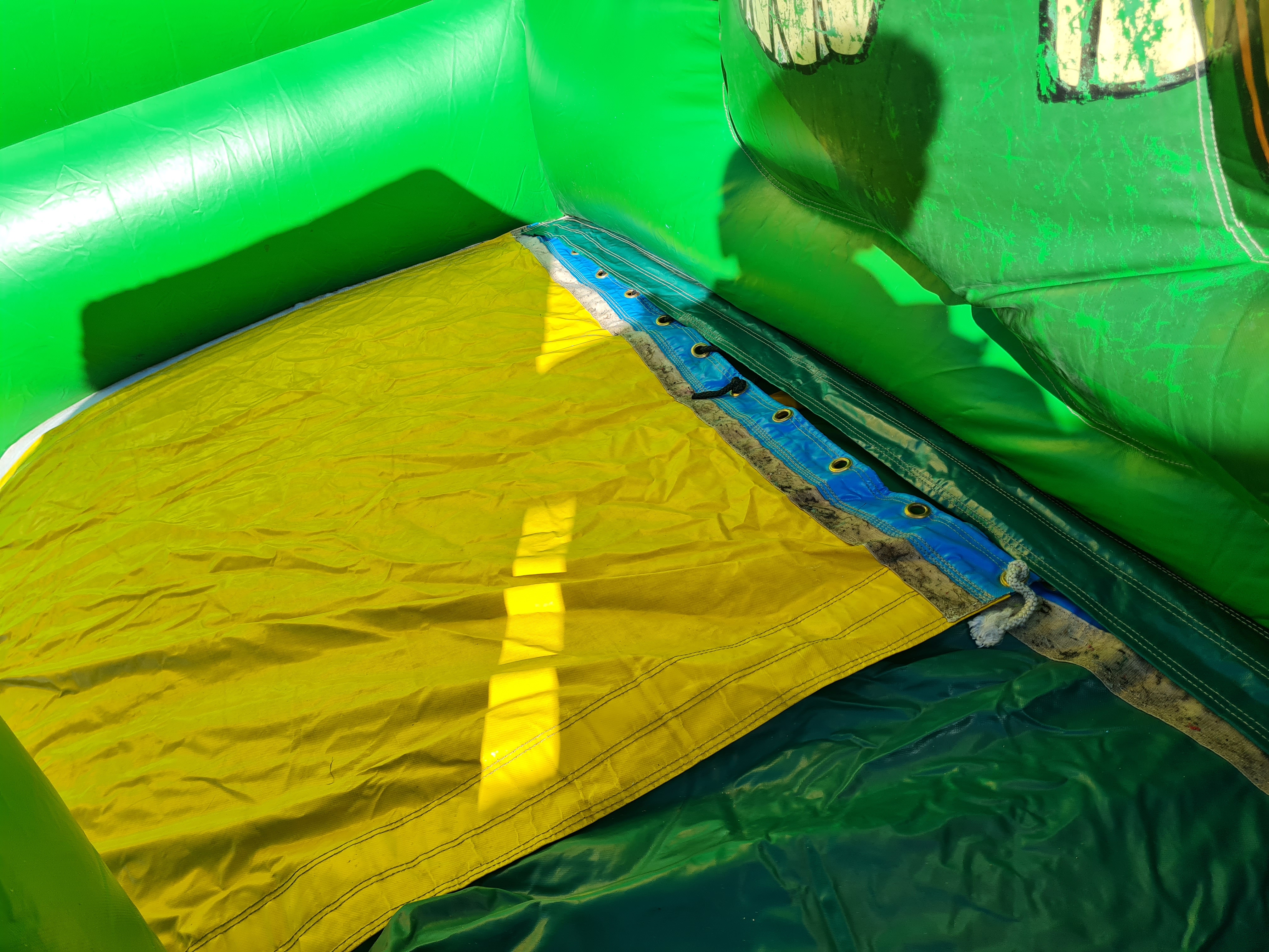 Rutsche mit Jungle-Motiv - 10x6,5 m - gebraucht