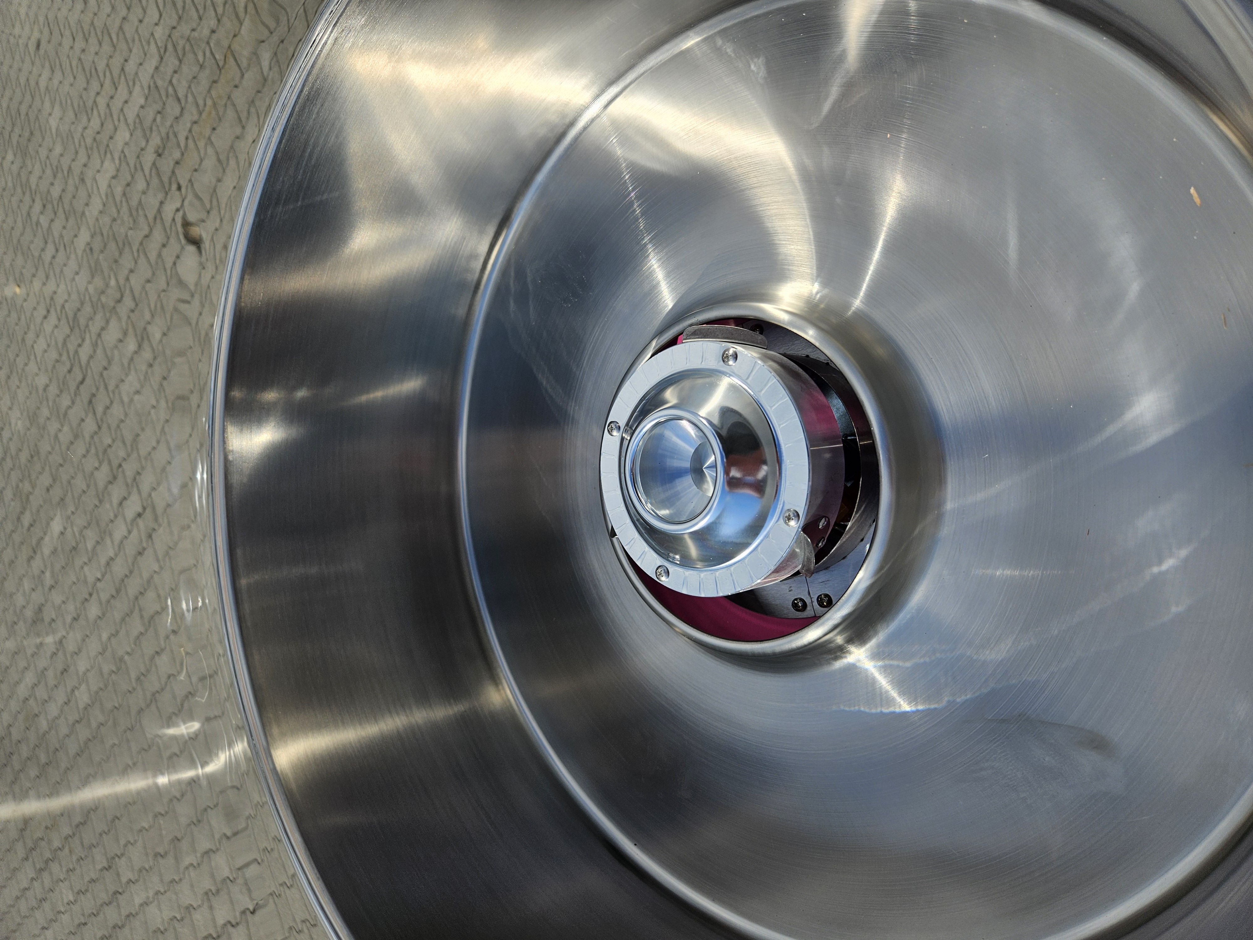 Zuckerwattemaschine mit Topf und Spuckschutz