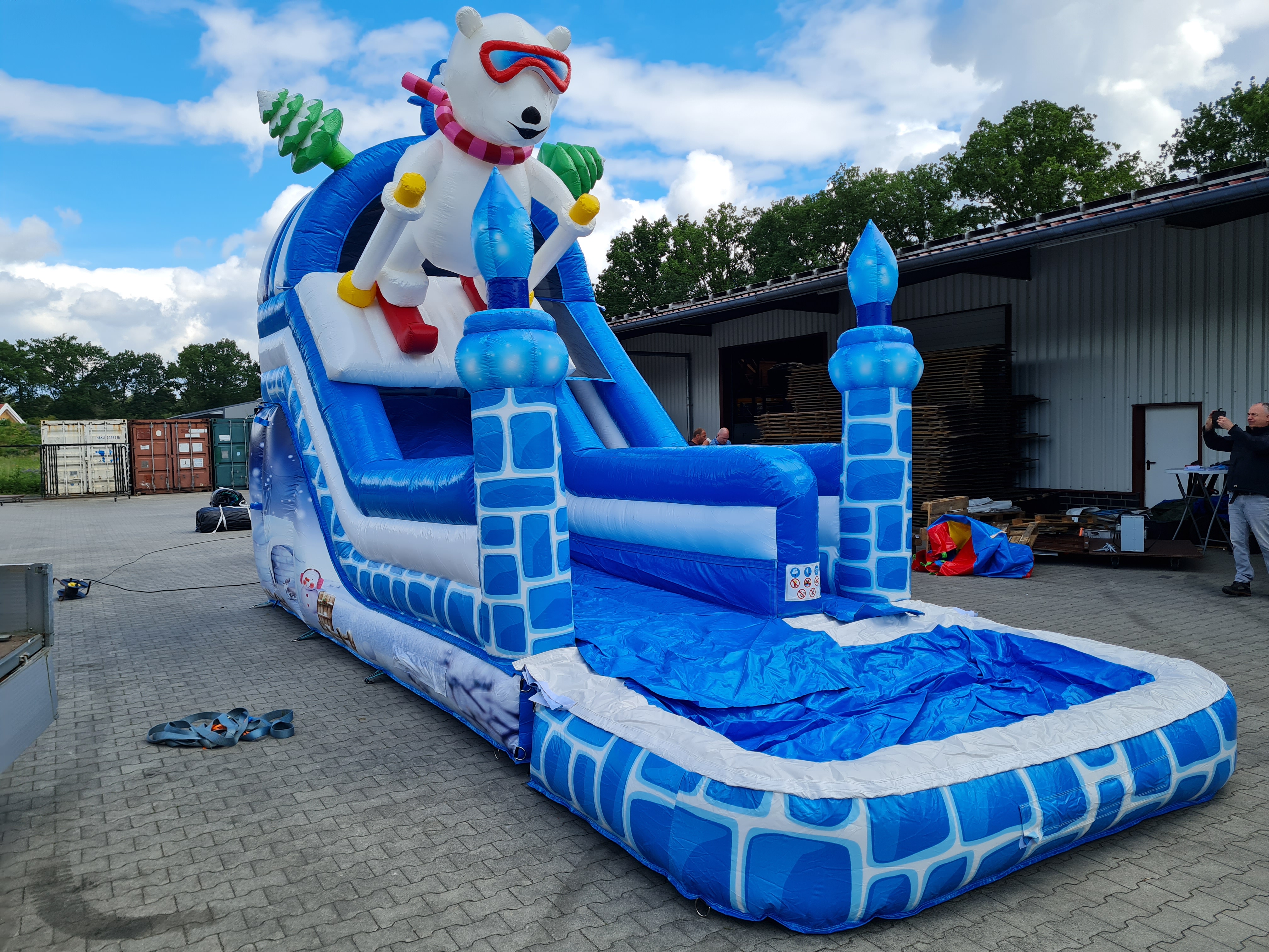 Rutsche mit Pool - Eisbär - 8,4x3,3 m 