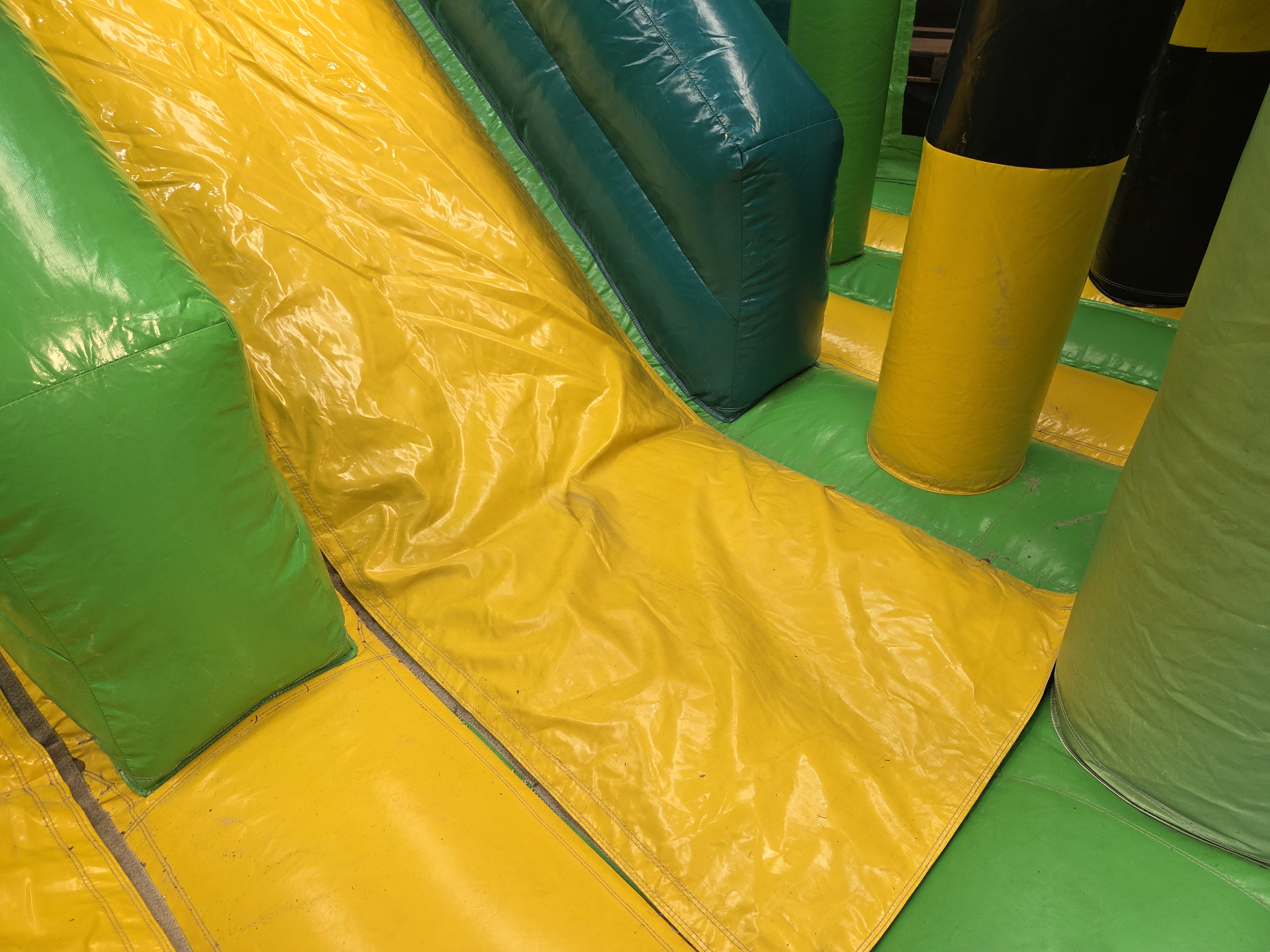 Hüpfburg 6x6,5 m - Jungle Multiplay - Gebrauchte Ausführung